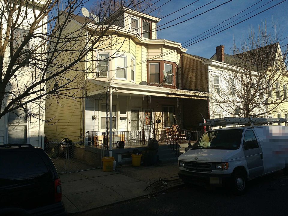 2nd image of 412 Franklin St