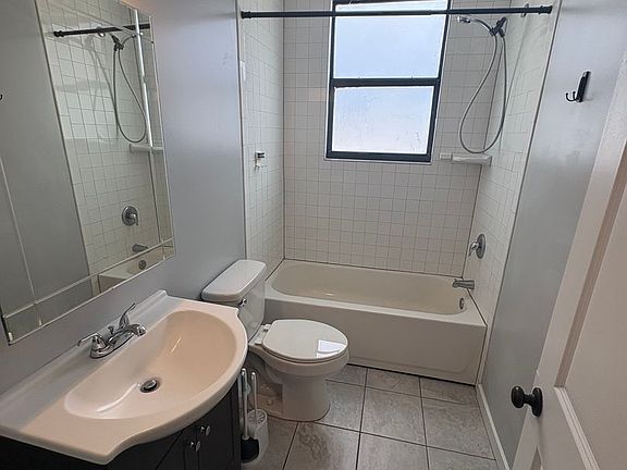 5th image of 131 N Grove St #207