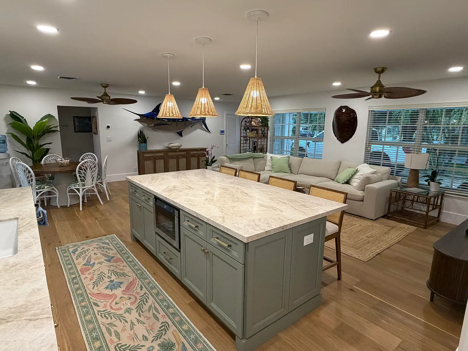 2 bed, 2.0 bath, 1967 sqft, $7,000 — Photo 3