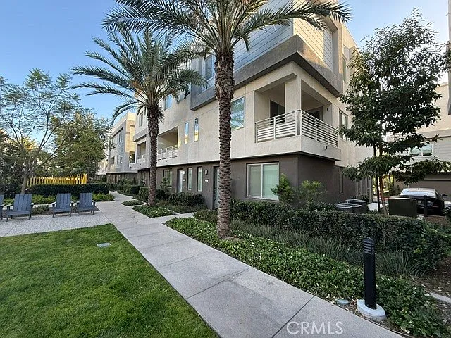 1868 S Westside Dr #28 — Photo 1