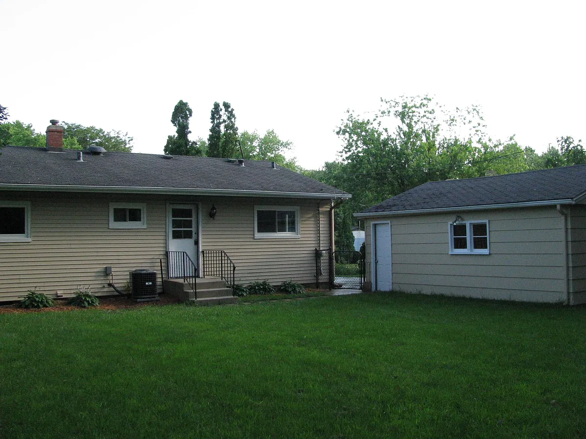 Building Photo - 378 Lloyd St