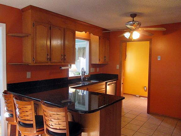 3rd image of 4444 Huntington Dr