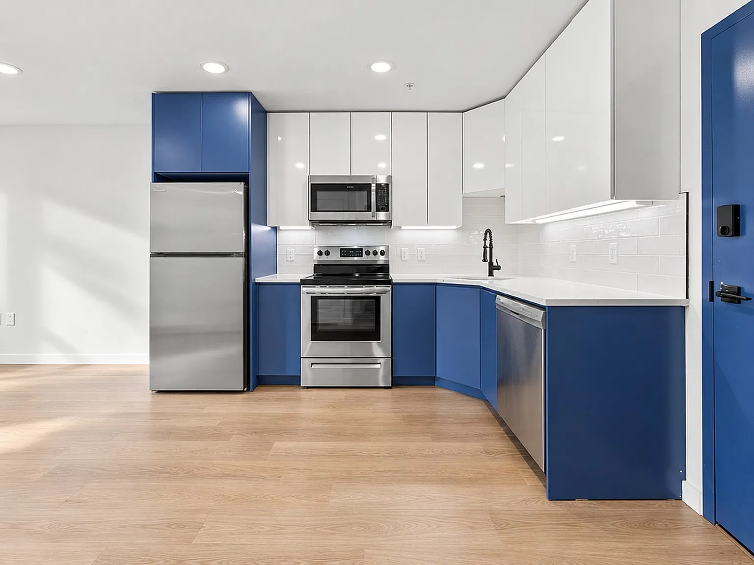 1 bed, 696 sqft, $2,200 — Photo 2
