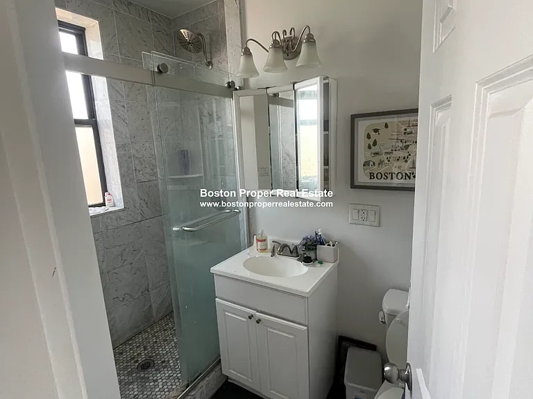 51 Queensberry St #2 — Photo 4