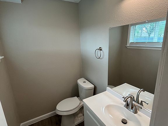 5th image of 822 Piedmont Dr