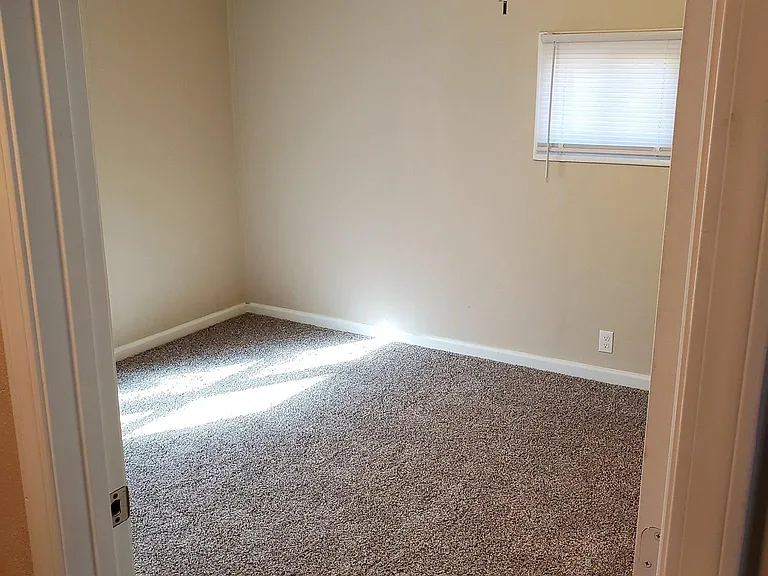 1224 W Beech St — Photo 11