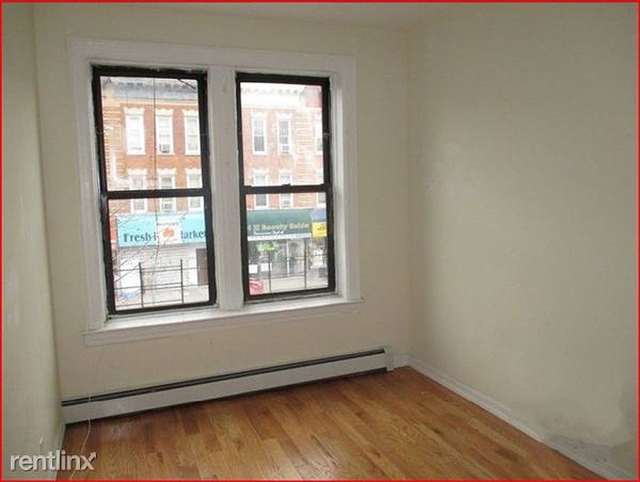 2nd image of 1701 Dahill Rd