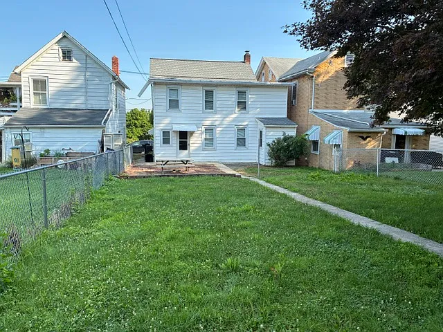 3 bed, 1.5 bath, $1,795 — Photo 4
