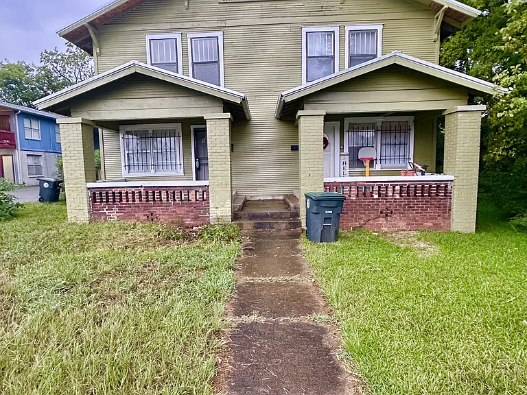 2711 Avenue E — Photo 1