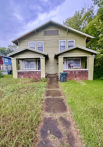 2711 Avenue E Photo 1