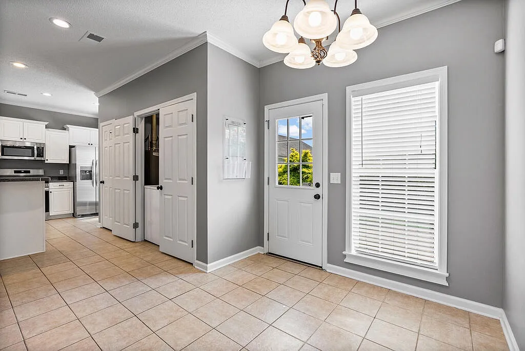 3 bed, 1312 sqft, $2,400 — Photo 4