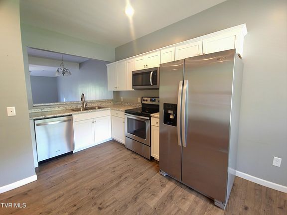 5th image of 305 McKenzie Dr #1