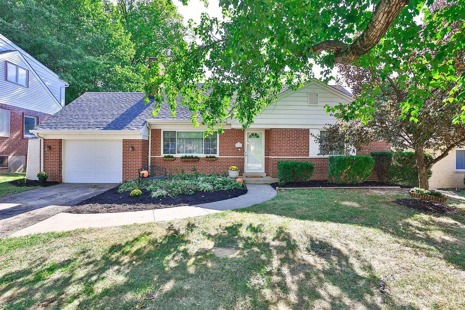 2644 Mendova Ln photo 1
