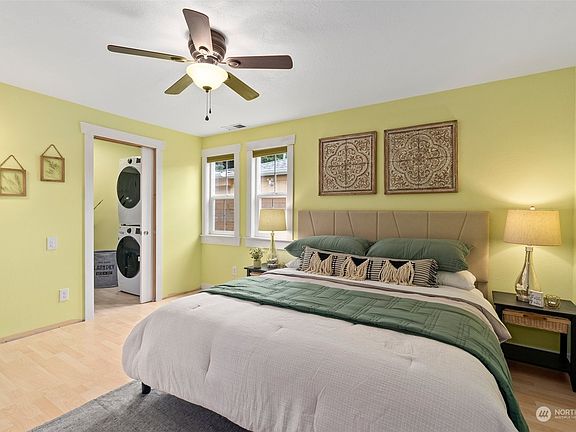 5th image of 3308 Hawthorne Place SE