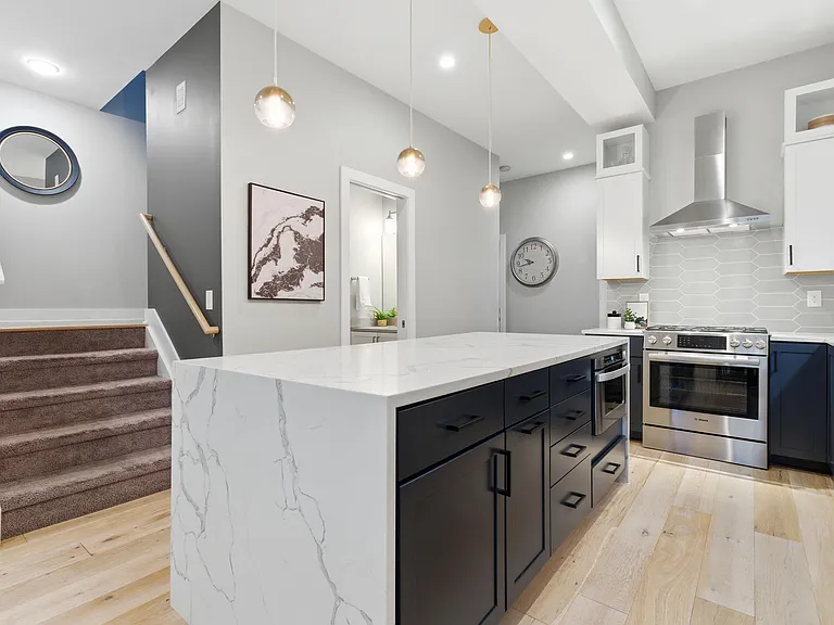251 E 3rd Ave — Photo 7
