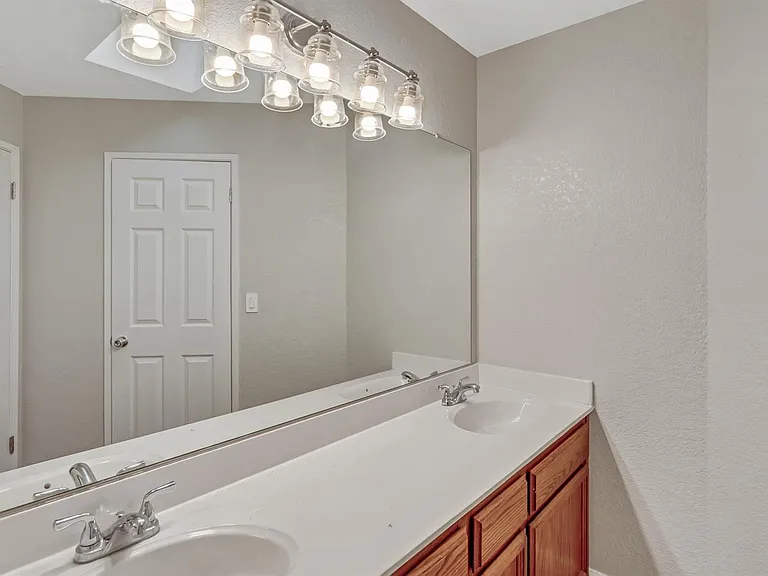 318 Village Cir — Photo 32