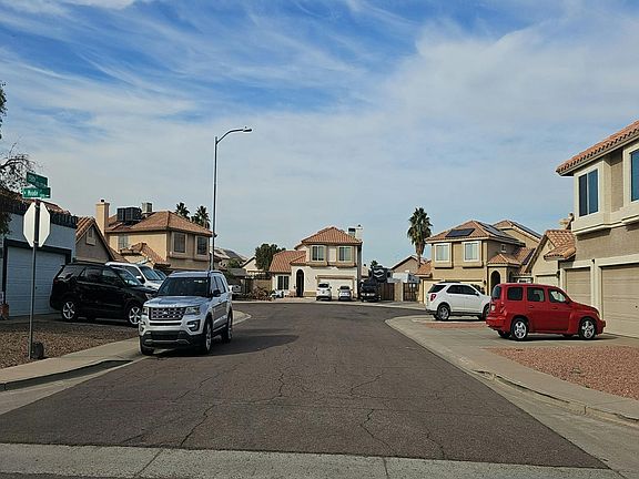 4th image of 2579 S 158th Ct