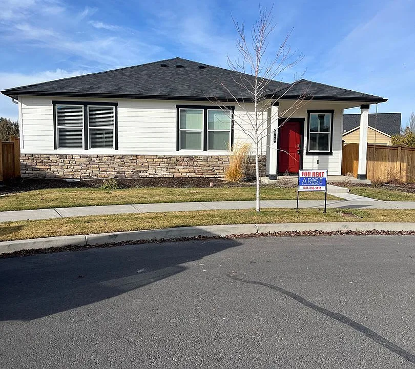645 NE Union Loop