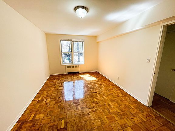 4th image of 3704 Parsons Blvd APT 27
