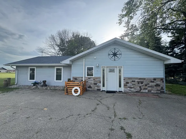 1345 Egg Harbor Ln, Oshkosh, WI 54904