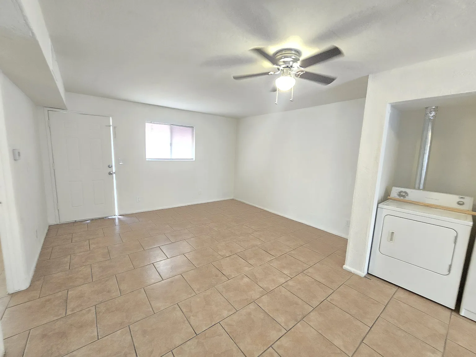 2 bed, 1.5 bath, 700 sqft, $1,400 — Photo 3