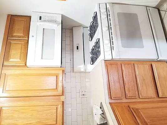 Rented by NYLA Realty | media 9