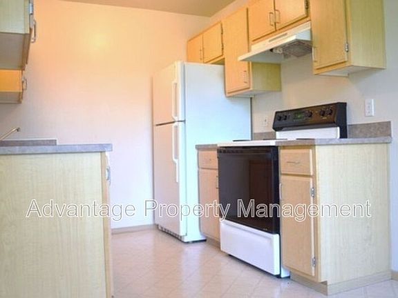 5th image of 739 Jackson St W APT 4