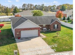 765 Fieldview Dr, Smithton, IL 62285