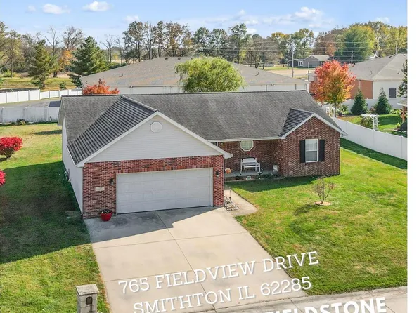 765 Fieldview Dr, Smithton, IL 62285