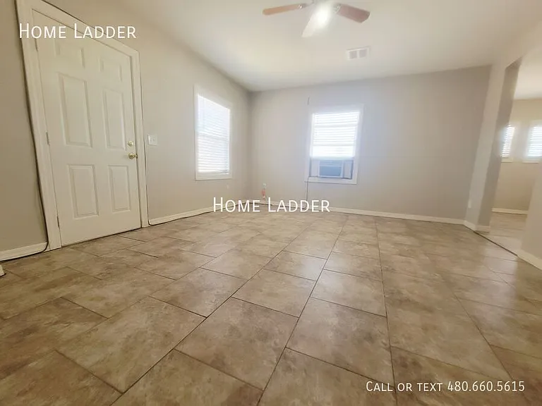 667 W Northern Ave #A — Photo 2