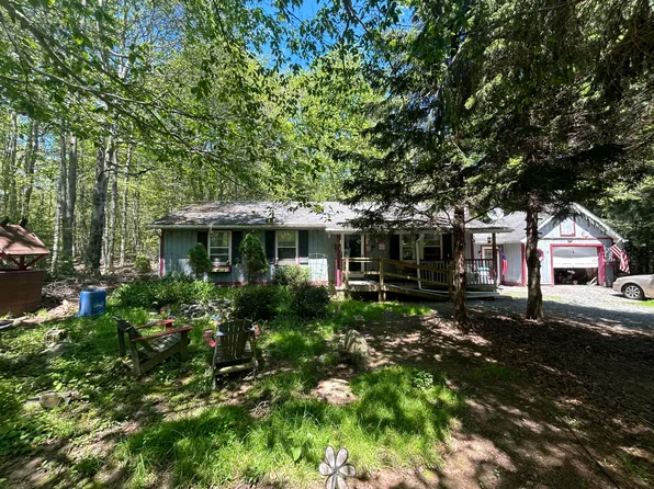 382 Lake Rd, Tobyhanna, PA 18466