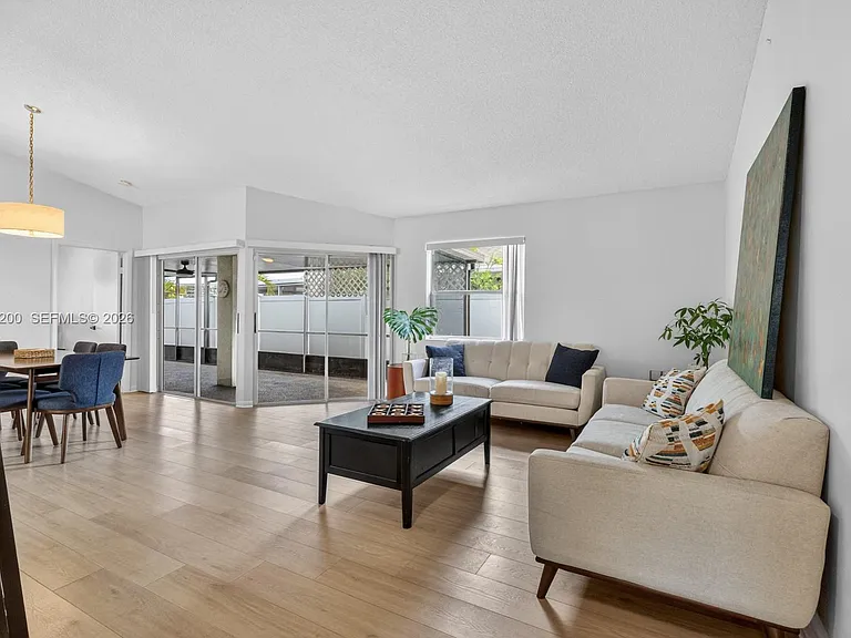 11804 NW 13th St — Photo 10