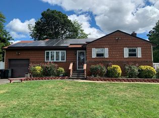121 Lincoln Ave, Deer Park, NY 11729