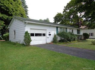 147 Outwater Dr, Lockport, NY 14094