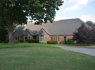 12254 Red Oak Dr, Fayetteville, AR 72704