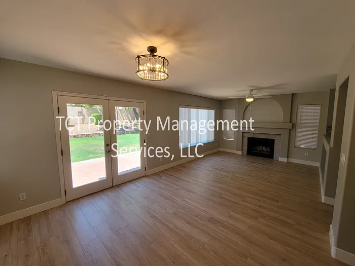 4610 E Meadow Dr — Photo 7
