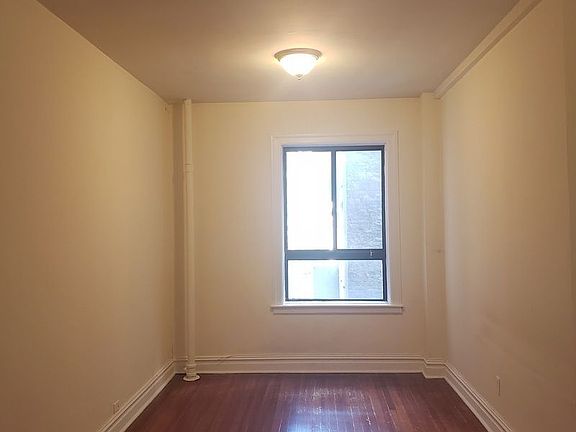 3rd image of 300 W 49th St APT 401
