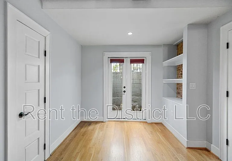 1109 M St NW #1 — Photo 8