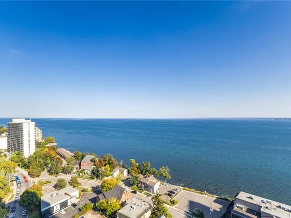 370 Martha St #1805, Burlington, ON L7R 2P7