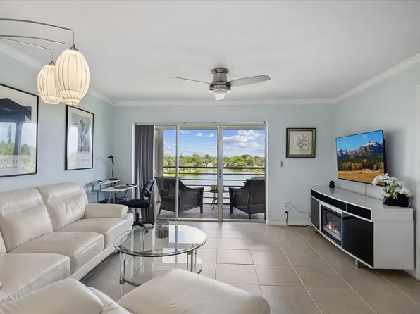 225 Bonnie Boulevard #414, Palm Springs, FL 33461