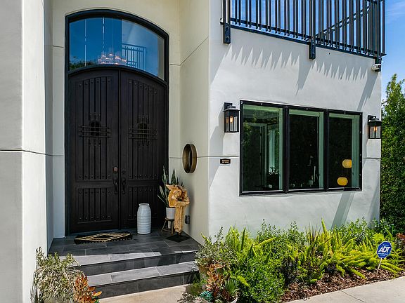 2nd image of 1288 Linda Vista Ave