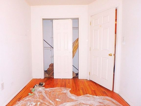 4th image of 3718 20th Ave #1