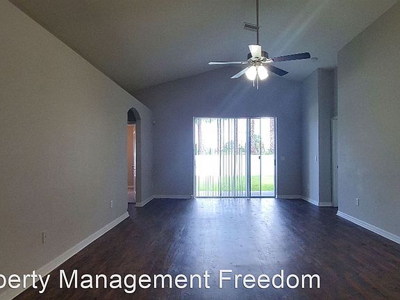5th image of 8102 Carriage Pointe Dr