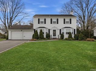 8 Andover Court, Garden City, NY 11530