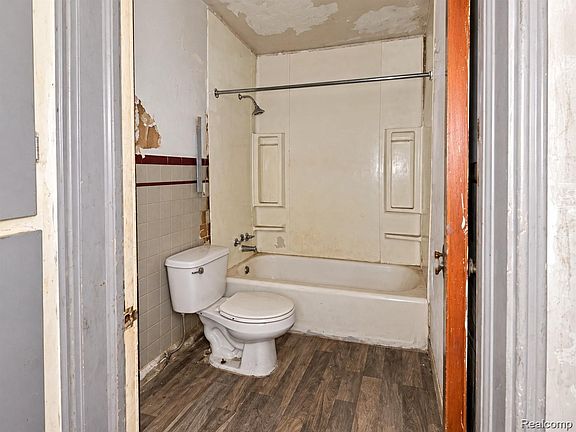 5th image of 3302 Van Buren Ave