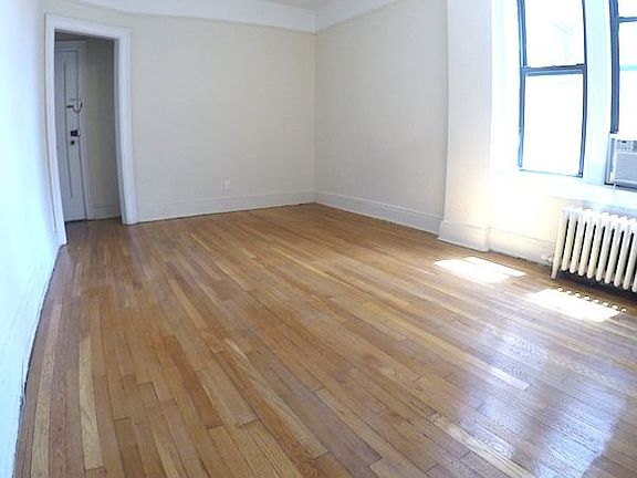 5th image of 3033 32nd St APT 4J