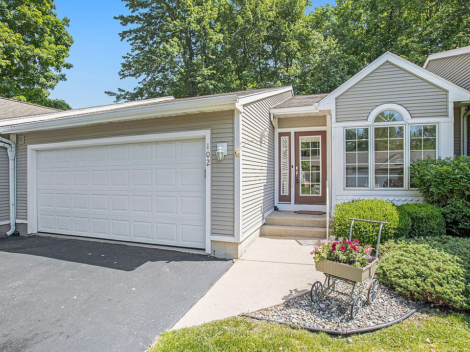 1st image of 102 Crestwood Dr