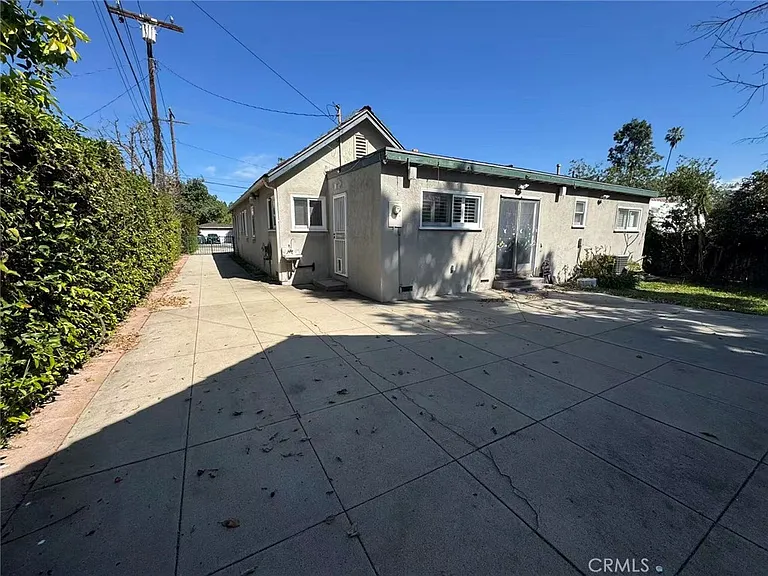 1965 S El Molino Ave — Photo 21