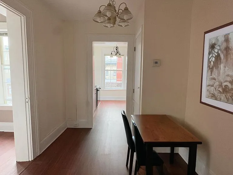 203 E York St — Photo 3