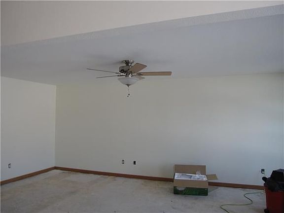 3rd image of 217 Browne Dr